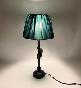 STOLNÍ LAMPA S OPICÍ - LÁTKOVÉ STÍNÍTKO