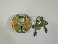 SLONI - MOSAZNÝ ZDOBENÝ VISACÍ ZÁMEK - 2 KLÍČE